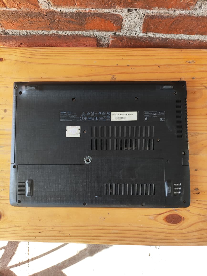 Notebook Acer TravelMate P249 Series Model N16Q1